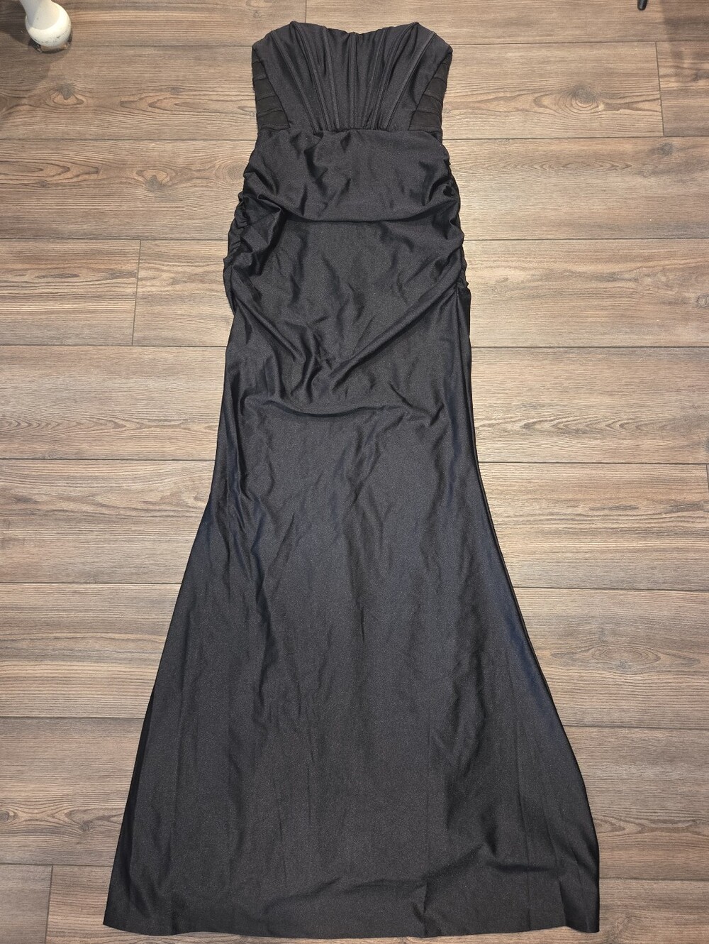 STRETCH STRAPLESS GOWN